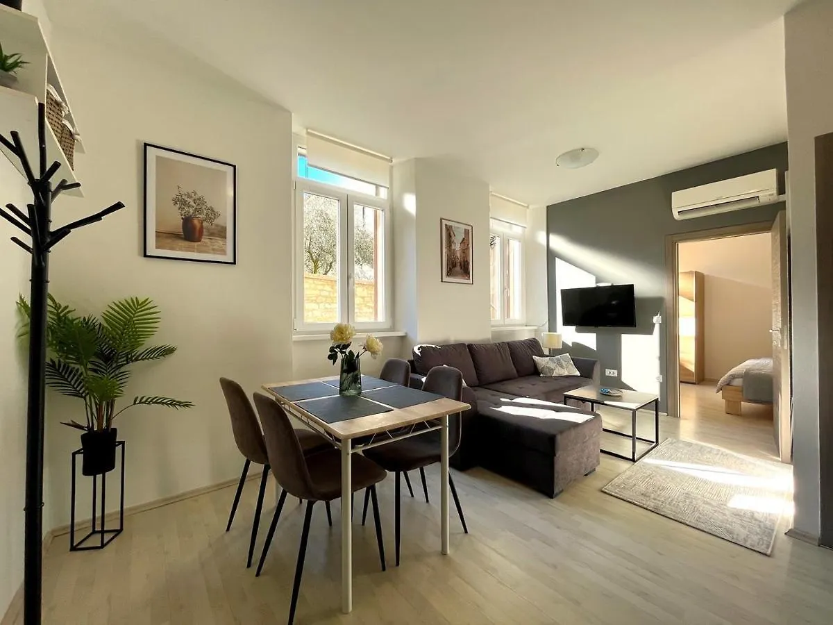 Cosy Old Town Apartment Pula
