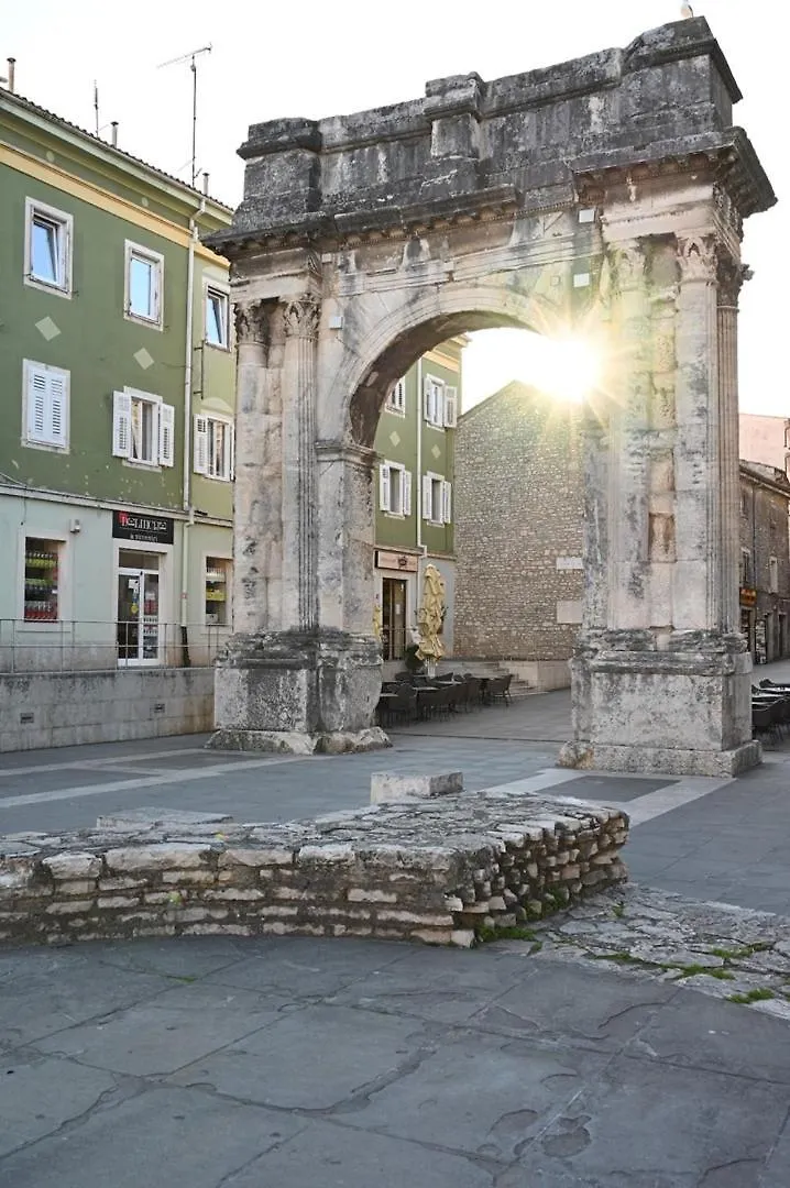 Cosy Old Town Apartment Pula