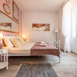  Appartamento Old Romantic 4 With Free Private Parking