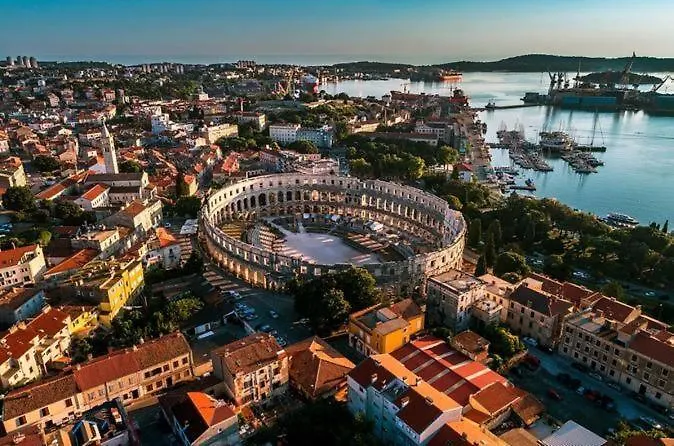 Cosy Old Town Apartment Pula 0*,