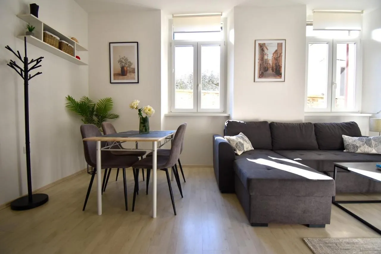 Cosy Old Town Apartment Pula