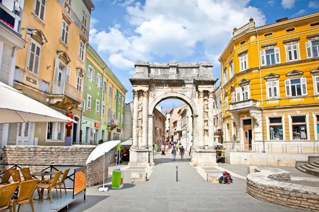 Cosy Old Town Apartment Pula 0*,